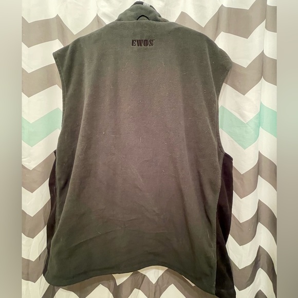 Outer Boundary vest - Picture 2 of 3